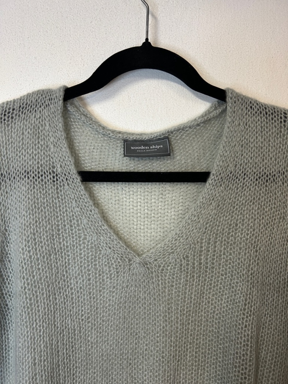 Wooden Ships Women’s Light Gray V-Neck Sweater Size M Mohair/Wool Blend - Picture 2 of 11